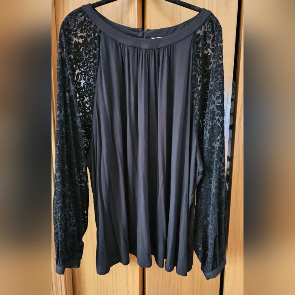 Elegant Black Lace Sleeve Women's Top